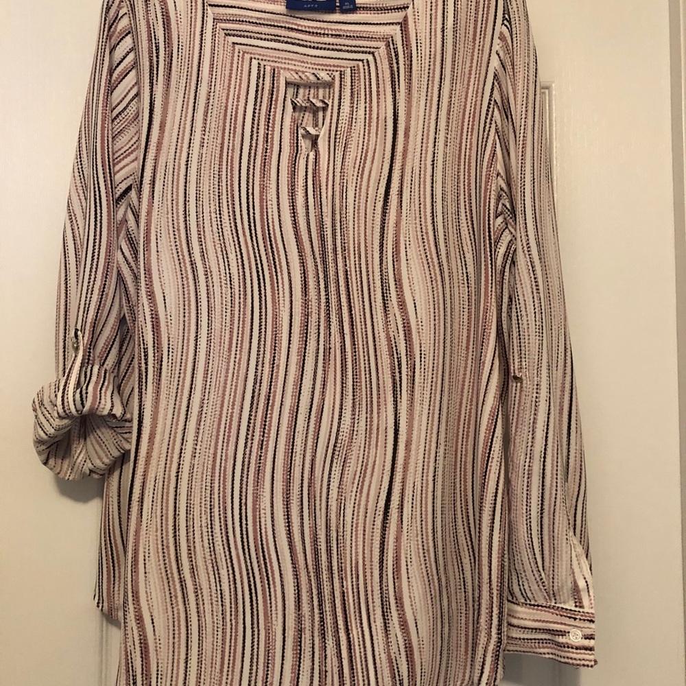Apt. 9 long sleeve/roll up blouse